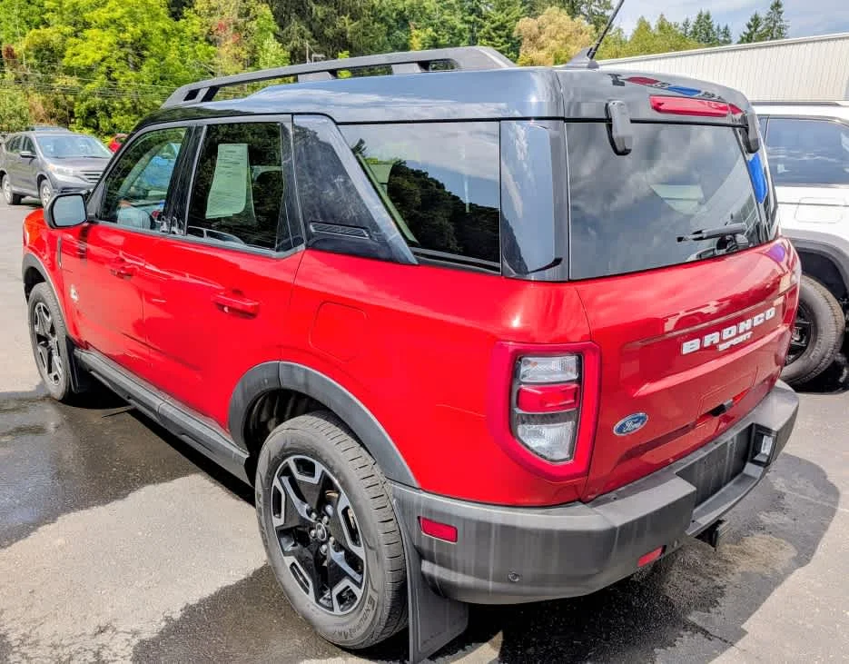 Used 2023 Hot Pepper Red Tinted Clearcoat Ford Outer Banks image 4