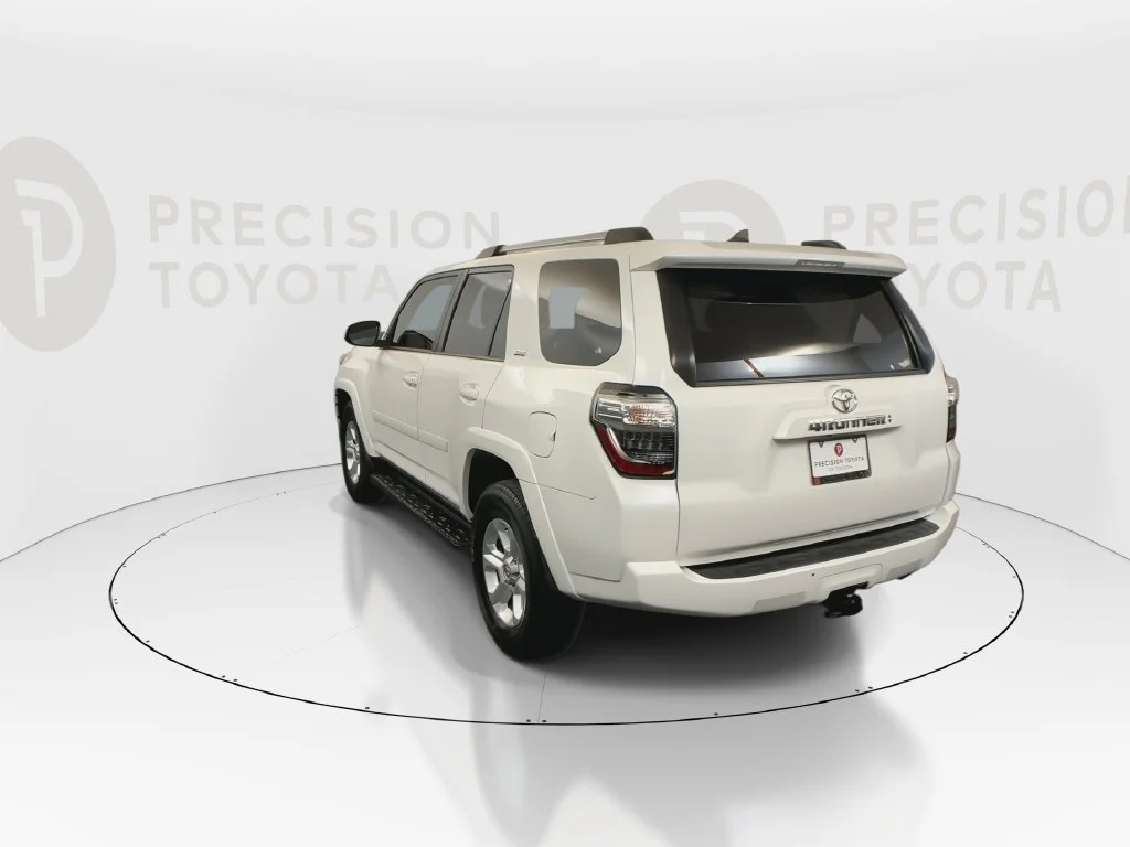 Used 2022 White Toyota SR5 image 16