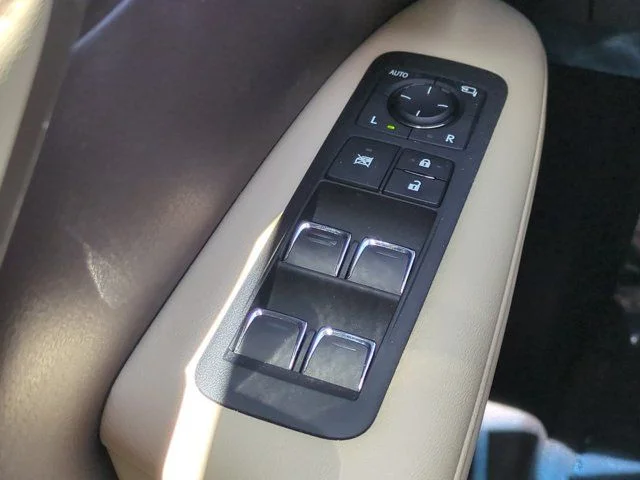 Used 2019 White Lexus 350 image 23