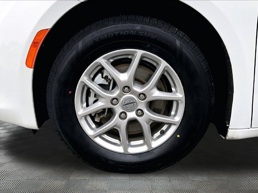 Used 2024 White Chrysler LX image 7