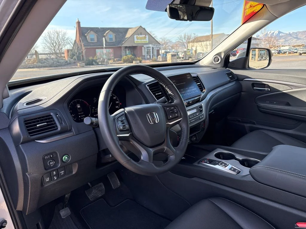Used 2025 Silver Honda RTL image 10