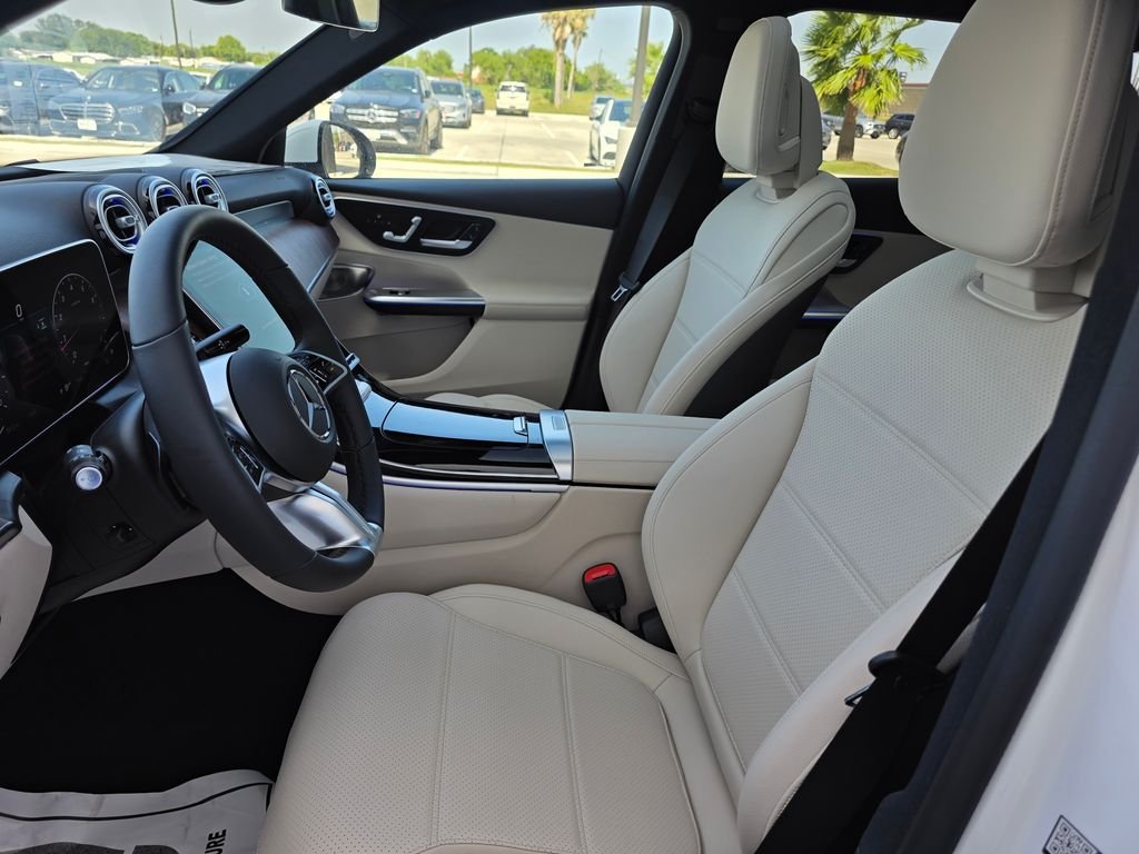 New 2026 Polar White Mercedes-Benz GLC 300 image 12