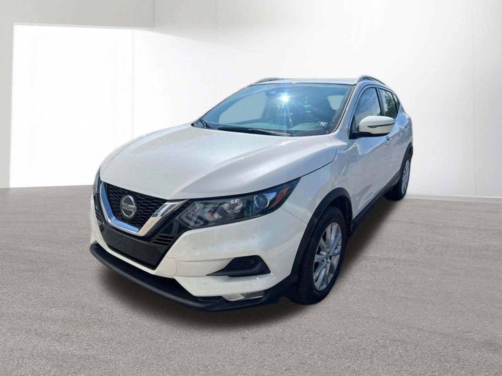 Used 2022 Pearl White Tricoat Nissan SV image 23