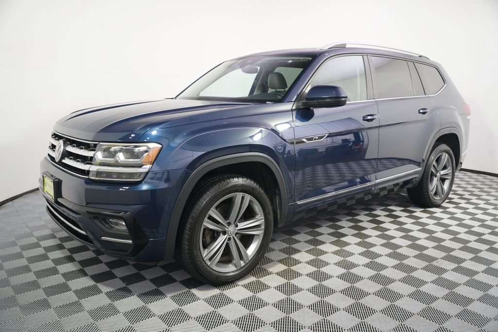 Used 2019 Blue Metallic Volkswagen 3.6L V6 SE image 2