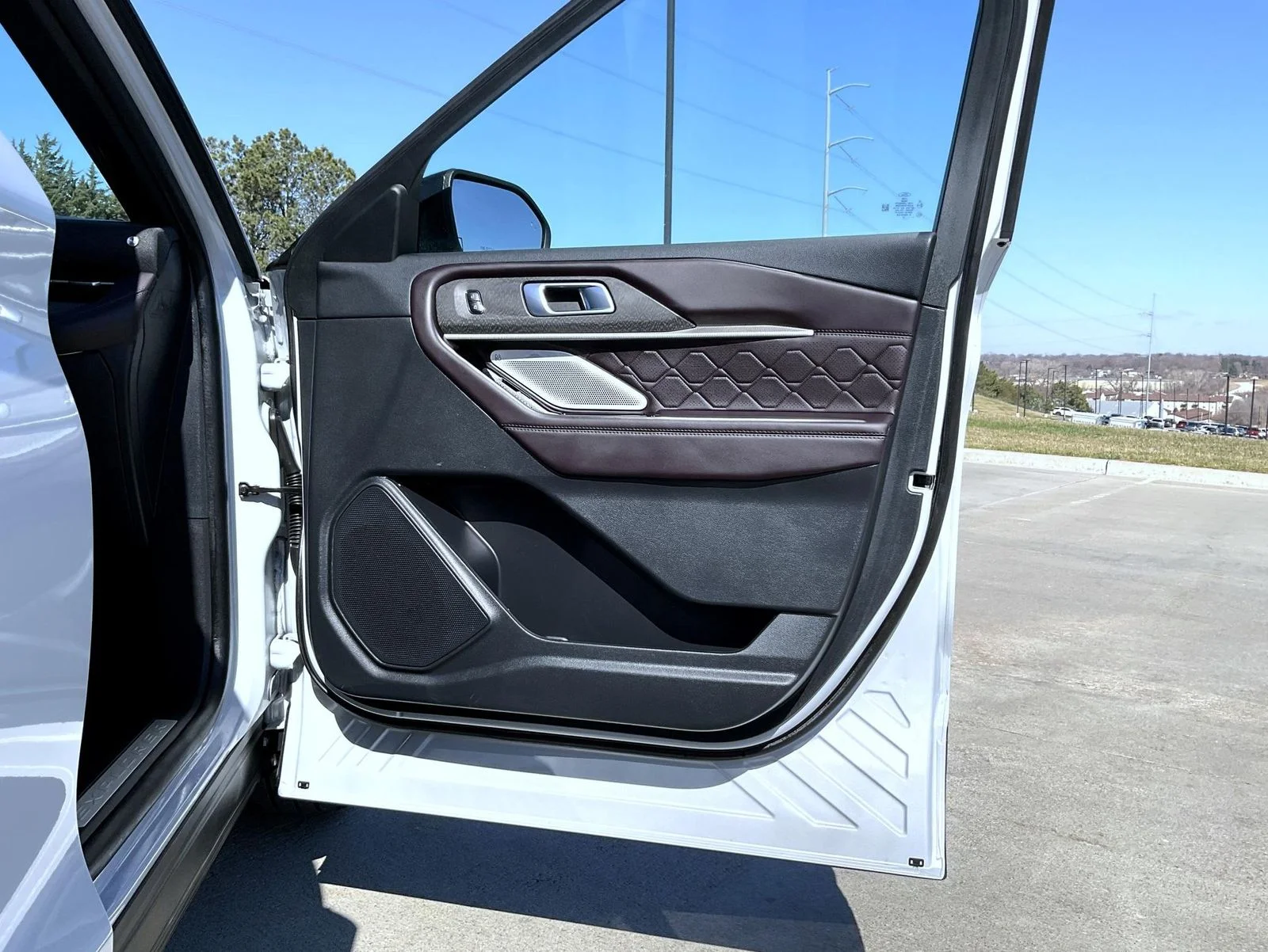 Used 2025 White Ford Platinum image 17