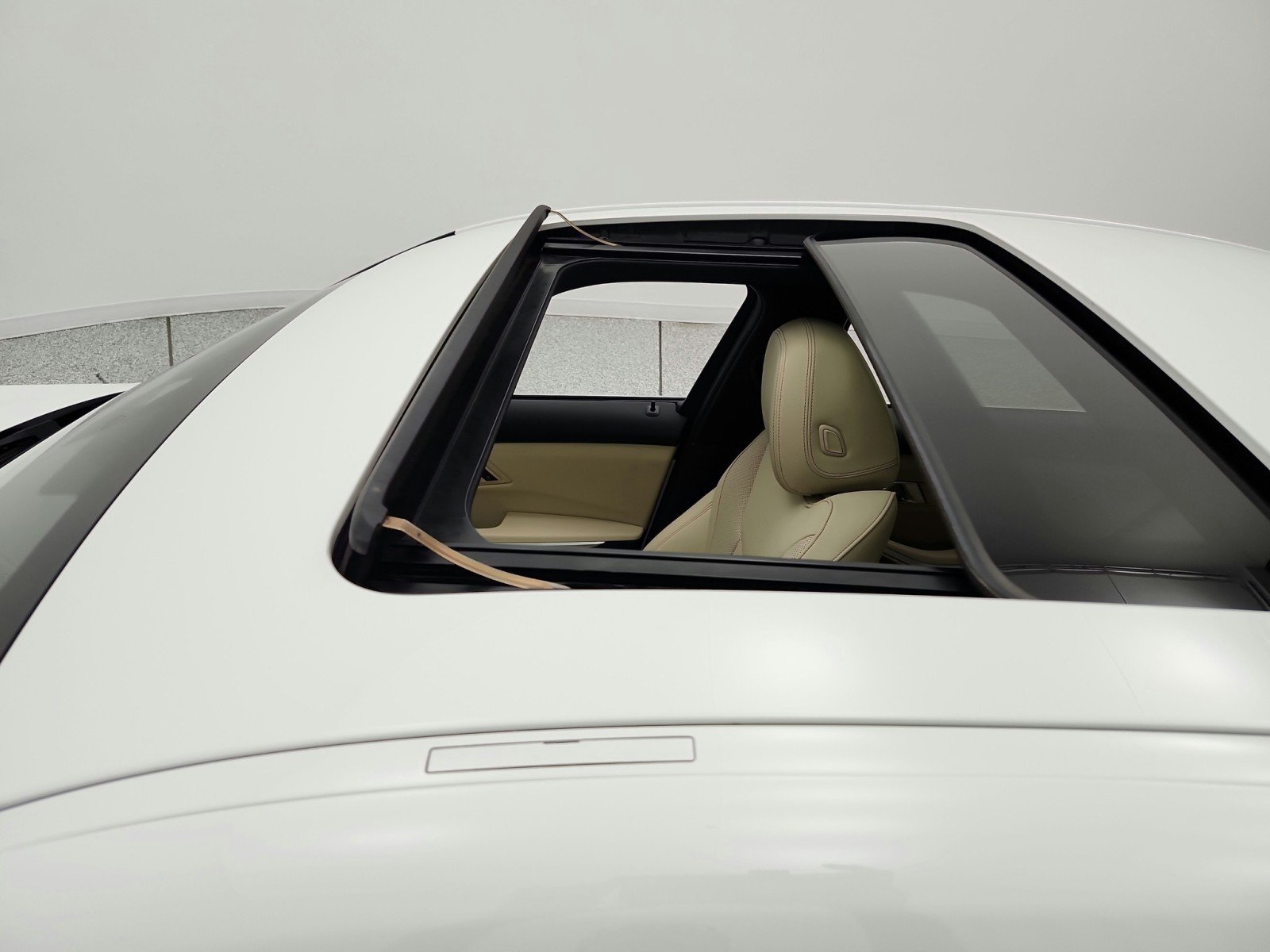 Used 2024 Alpine White BMW 330e Plug-In Hybrid image 16