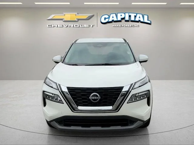 Used 2023 White Nissan SV FWD image 8