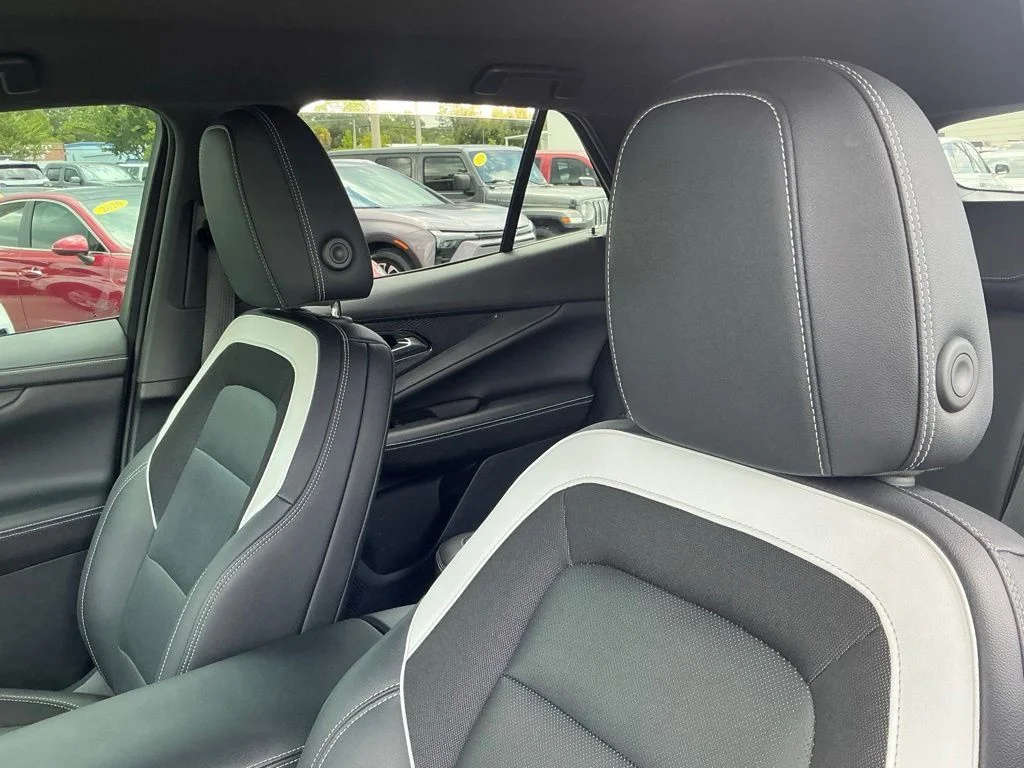 Used 2024 White Chevrolet LT image 35