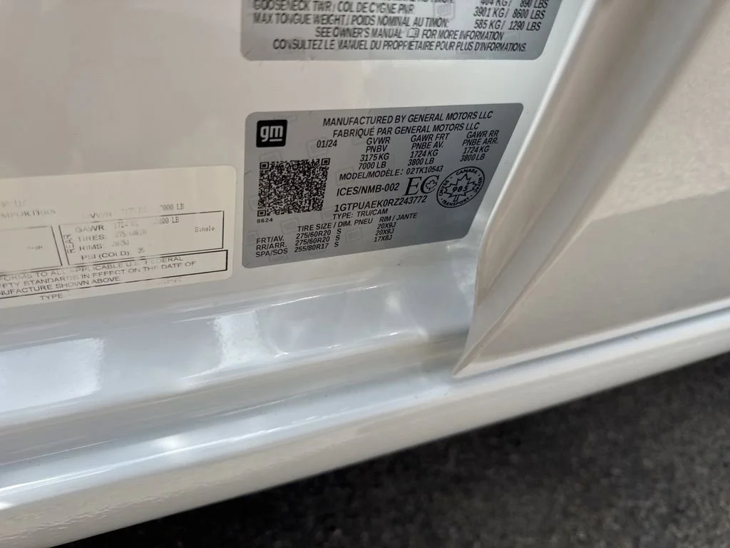 Used 2024 Summit White GMC Pro image 65