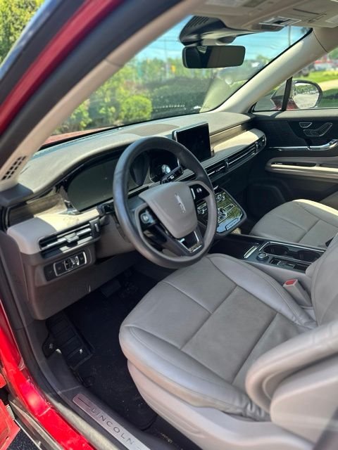 Used 2022 Red Lincoln Reserve image 2