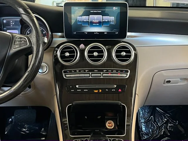 Used 2016 White Mercedes-Benz GLC 300 image 34