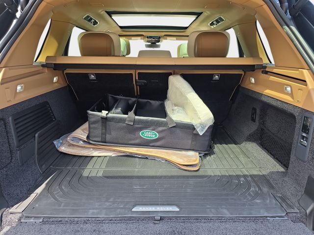 New 2026 British Racing Green Satin Land Rover SV image 10