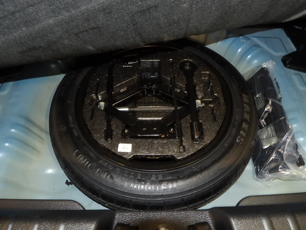Used 2022 Neptune Blue/Cherry Black Kia X-Line image 19