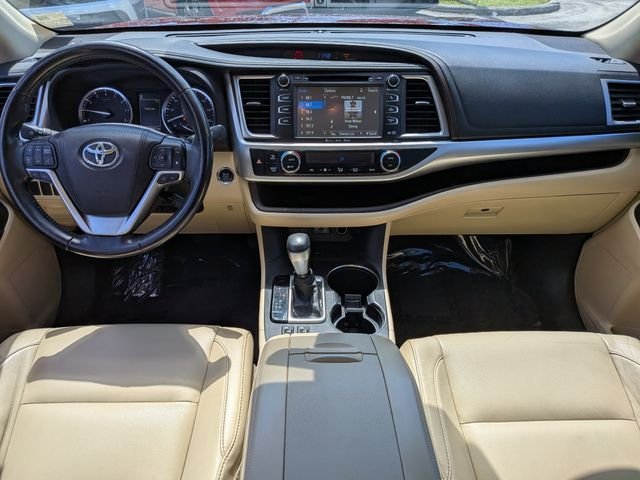 Used 2017 Red Toyota XLE image 16