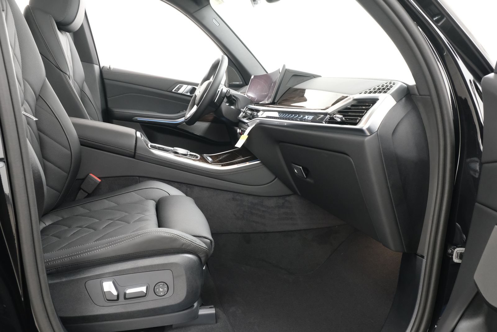 New 2026 Black Sapphire Metallic BMW xDrive40i image 72