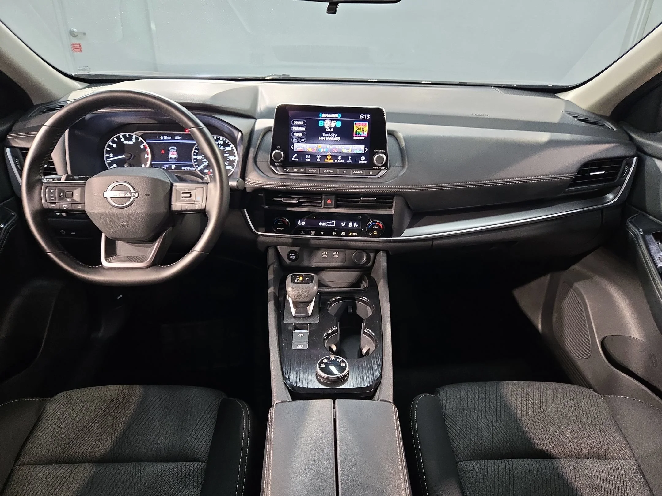 2025 Nissan Rogue SV - Photo 10