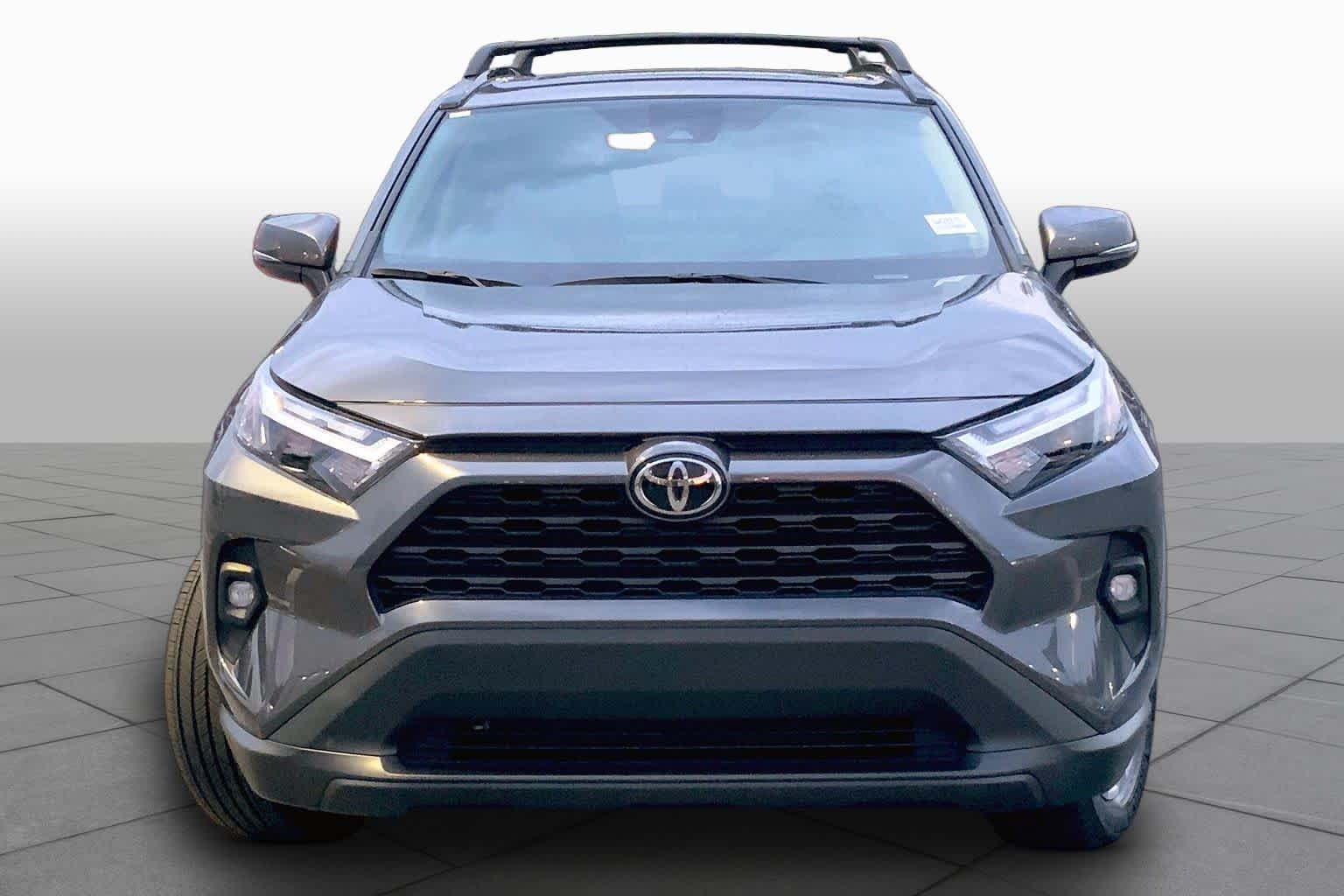 Used 2025 Magnetic Gray Metallic Toyota XLE Premium image 4