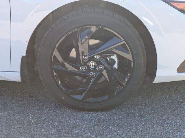 New 2026 White Hyundai SEL Sport Premium image 11