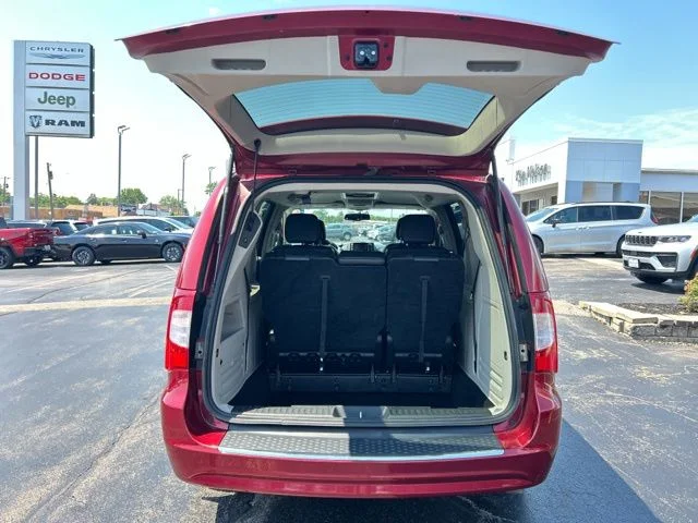 Used 2015 Red Chrysler Touring image 6