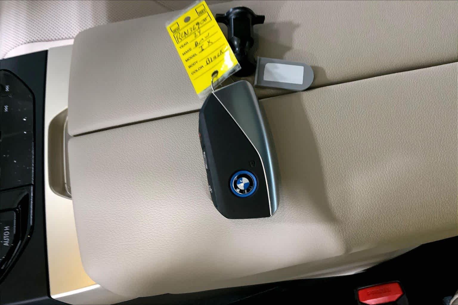 Used 2024 Dark Graphite Metallic BMW xDrive50 image 13