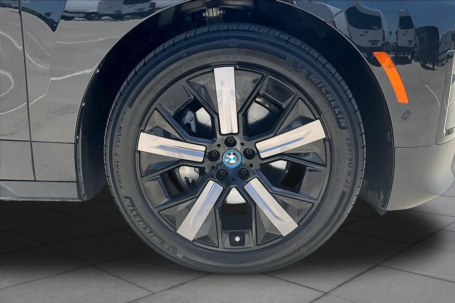 Used 2024 Black Sapphire Metallic BMW xDrive50 image 10