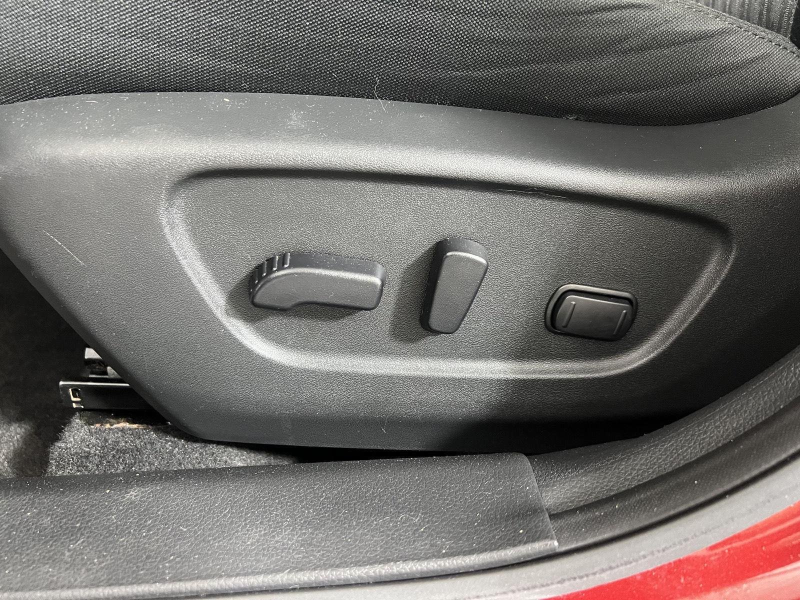 Used 2018 Scarlet Ember Nissan SV image 15