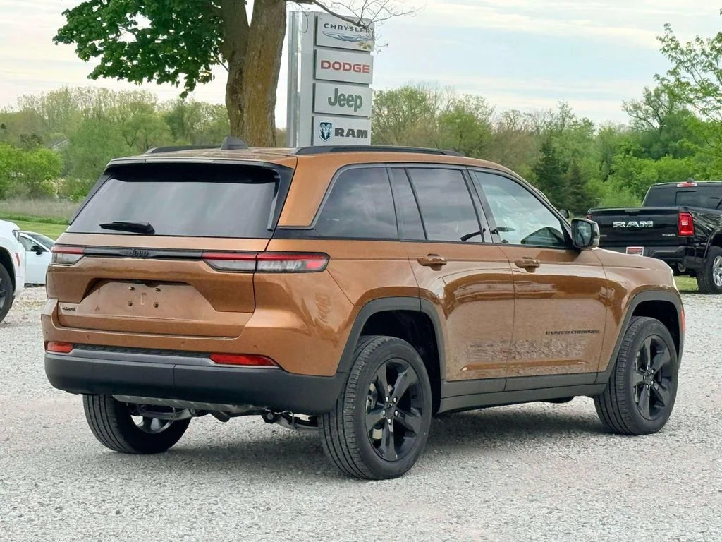 New 2026 Copper Shino Metallic Clear-Coat Exterior Paint Jeep Limited image 7