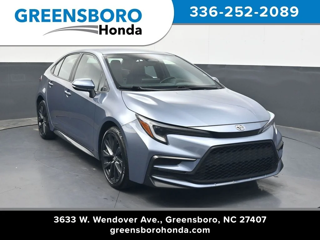 Used 2023  Toyota SE image 1