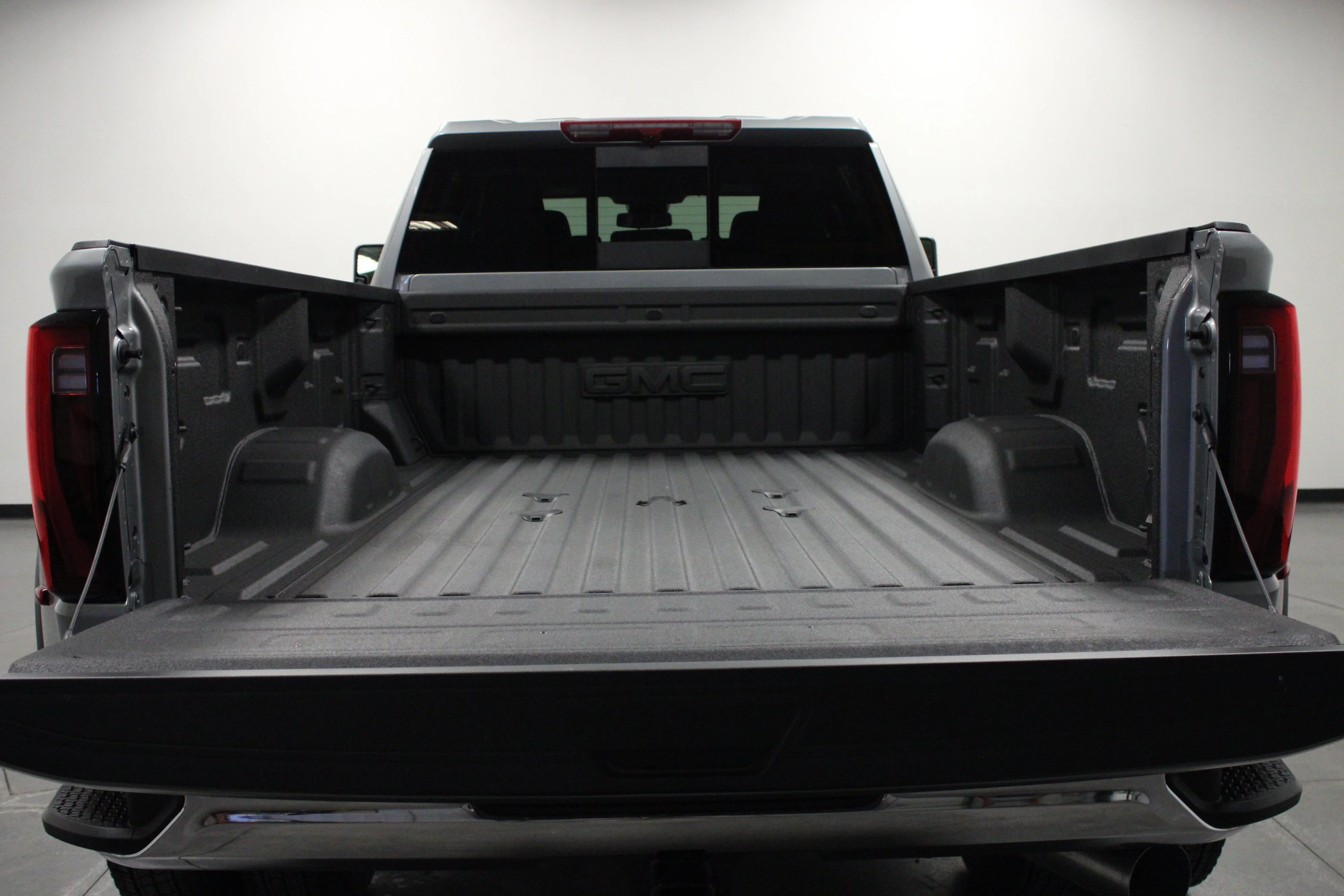 New 2026 Sterling Metallic GMC SLE DRW image 14