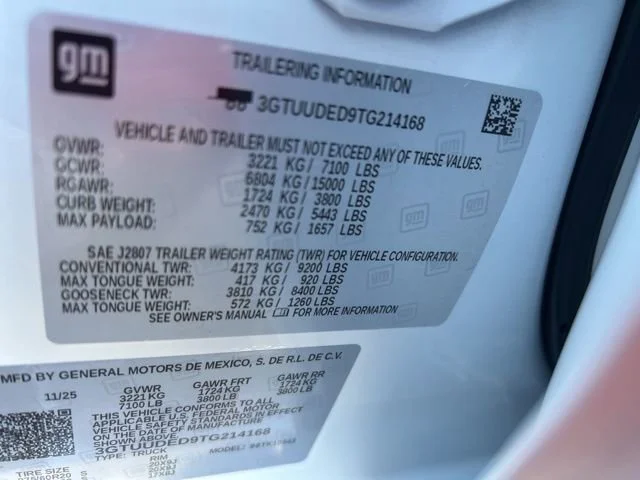 New 2026 Glacier White Tricoat GMC SLT image 33
