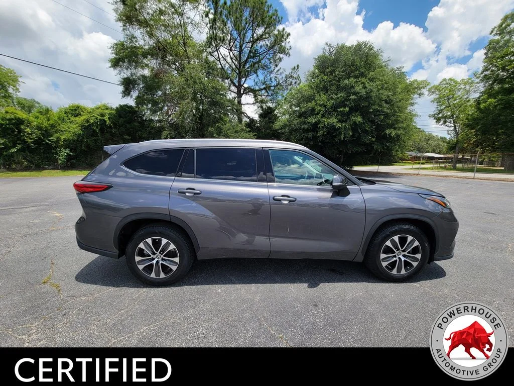 Used 2022 Gray Toyota XLE image 7