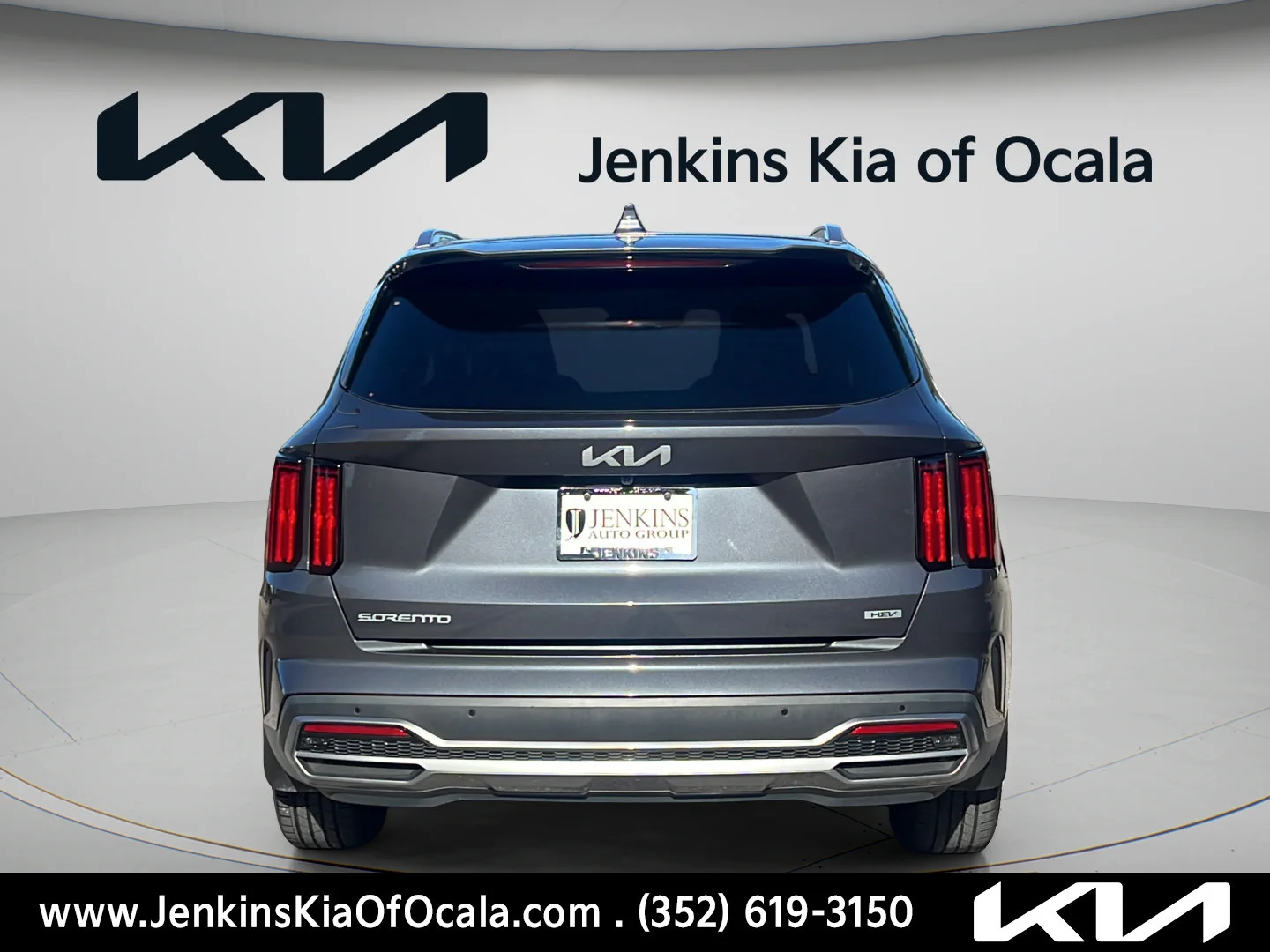 Used 2023 Platinum Graphite Kia SX Prestige image 4