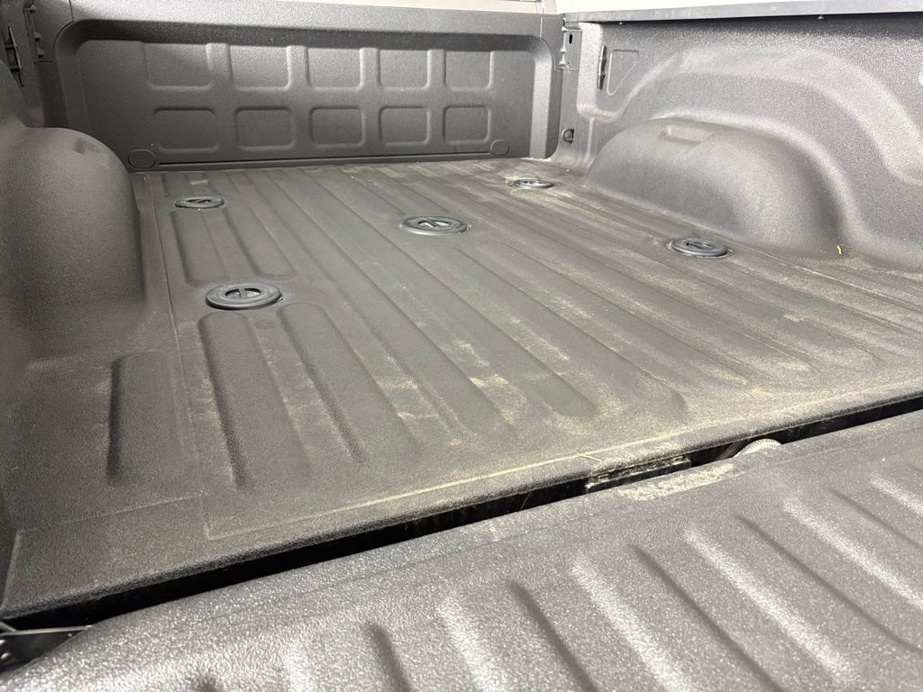 New 2026 Granite Crystal Metallic Clear-Coat Exterior Paint RAM Laramie image 40