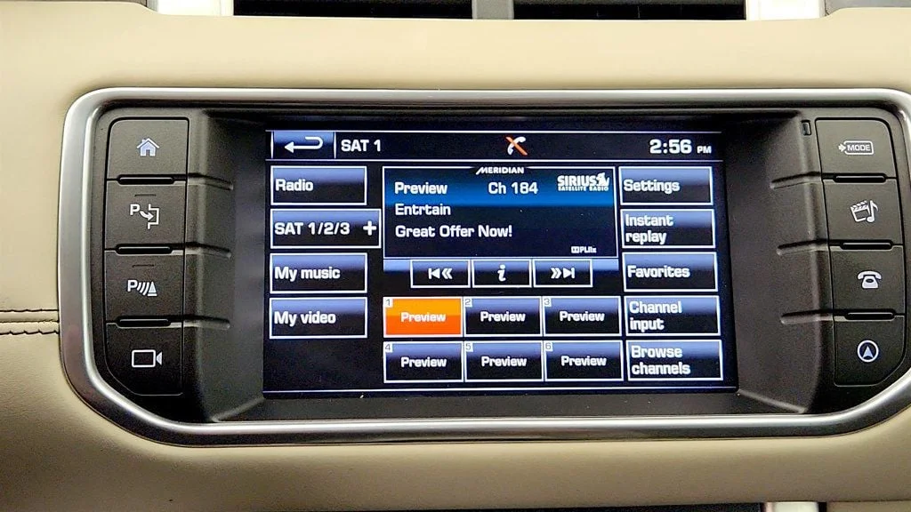 Used 2016 Fuji White Land Rover 5dr Hatchback Autobiography w/ Ebony Headliner image 20