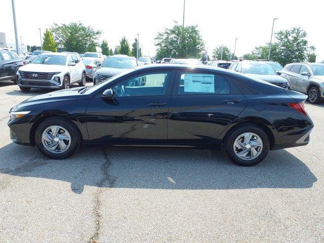 New 2026 Abyss Black Hyundai SE image 1