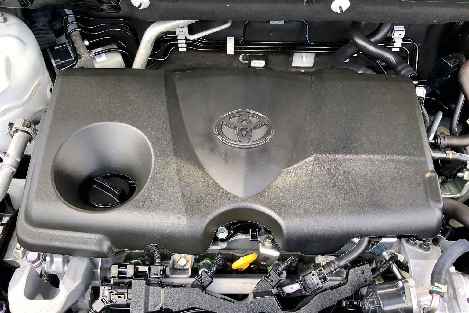 Used 2025 Ice Cap Toyota XLE image 32