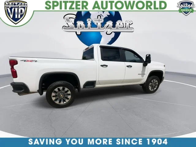 Used 2023 White Chevrolet Custom image 9