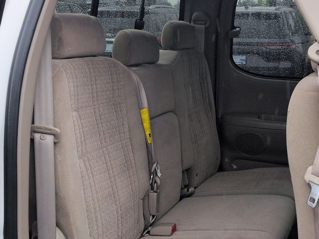 Used 2006 Natural White Toyota SR5 image 26