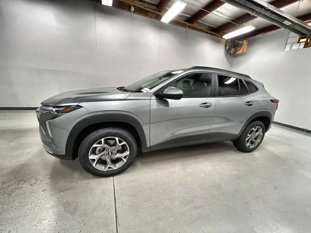 2025 Chevrolet Trax LT - Photo 5