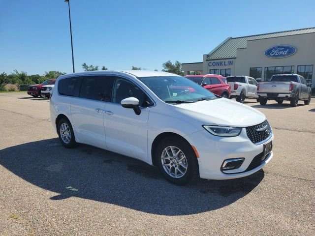 Used 2023 White Chrysler Touring L image 18