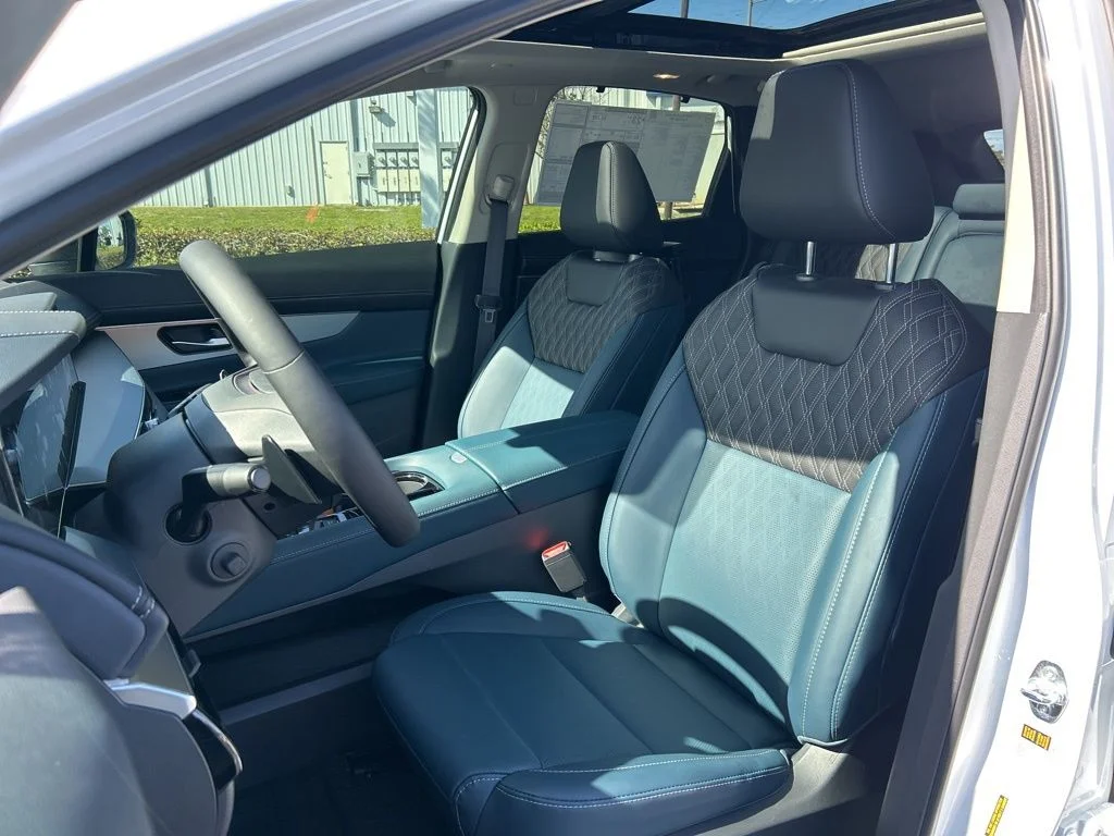 New 2026 Everest White Pearl TriCoat Nissan Platinum image 20