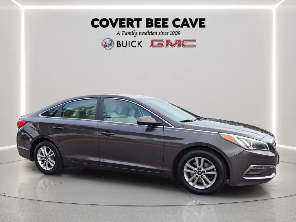 Used 2015 Brown Hyundai SE image 12