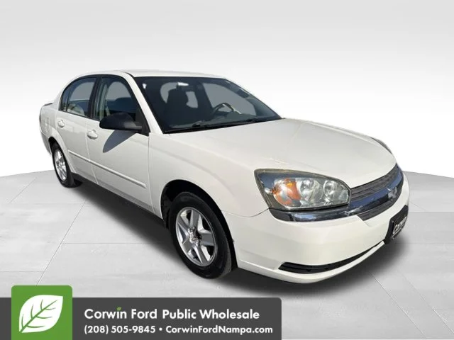 Used 2005 White Chevrolet  image 3