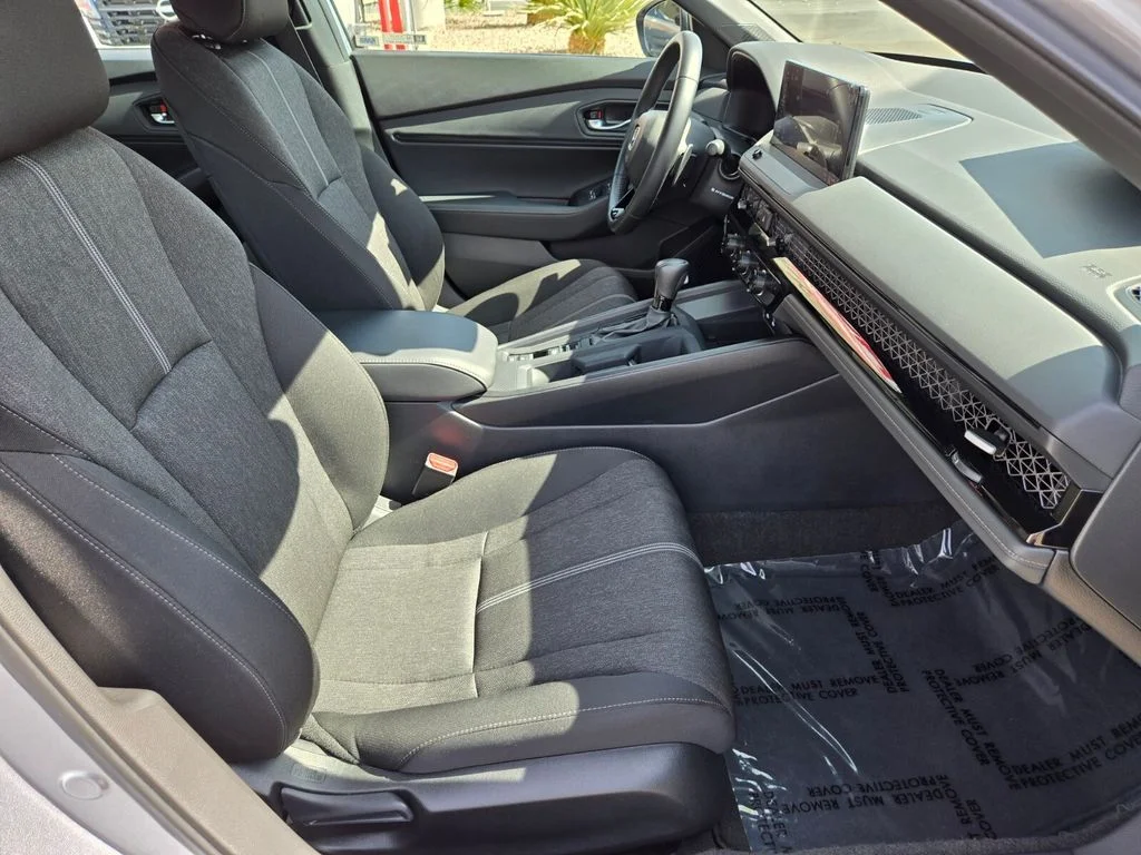 Used 2025  Honda Sport image 19
