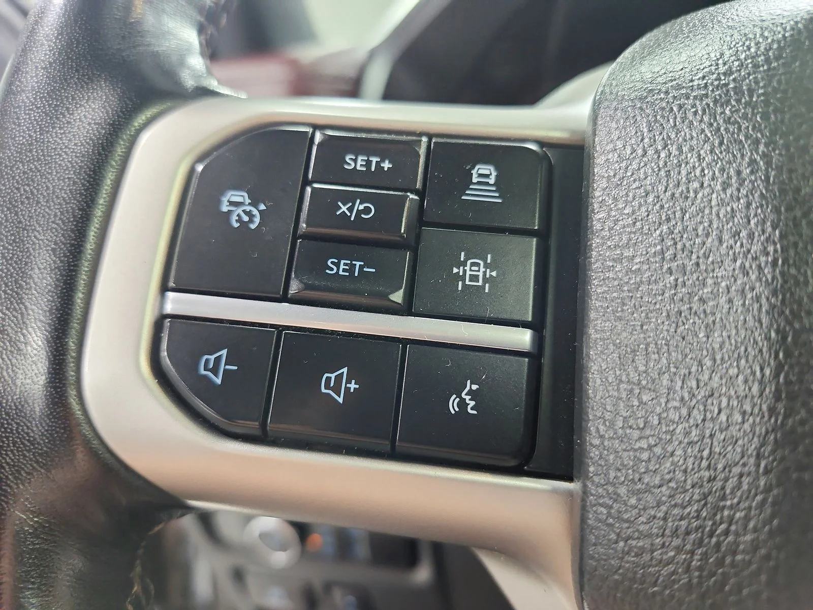 Used 2024 Silver Ford Limited image 28