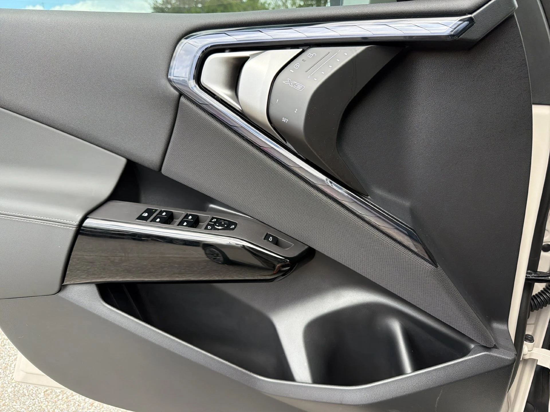 New 2026 Dune Grey Metallic BMW 30 xDrive image 25