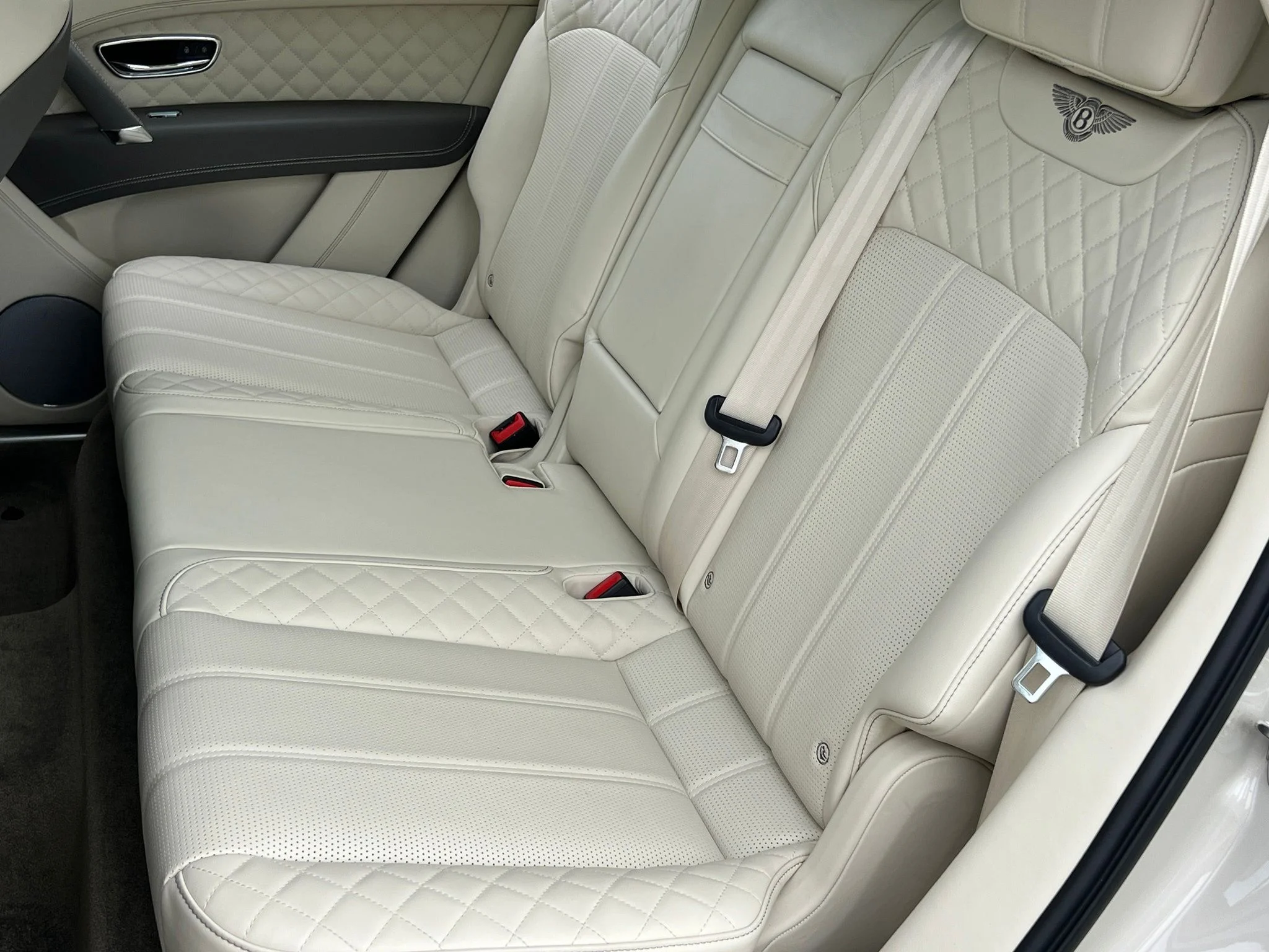 Used 2018  Bentley W12 image 17
