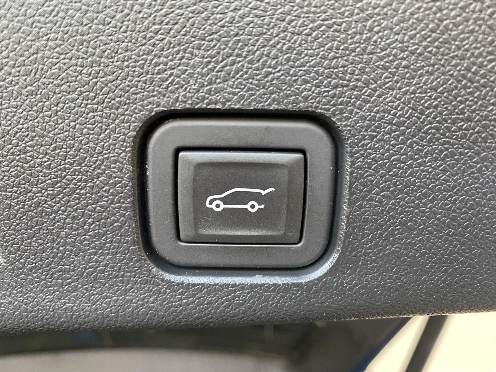 Used 2024 Lakeshore Blue Metallic Chevrolet  image 8