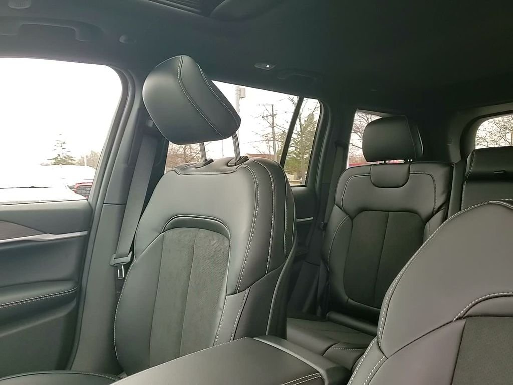 New 2026 Diamond Black Crystal Pearlcoat Jeep Altitude image 23