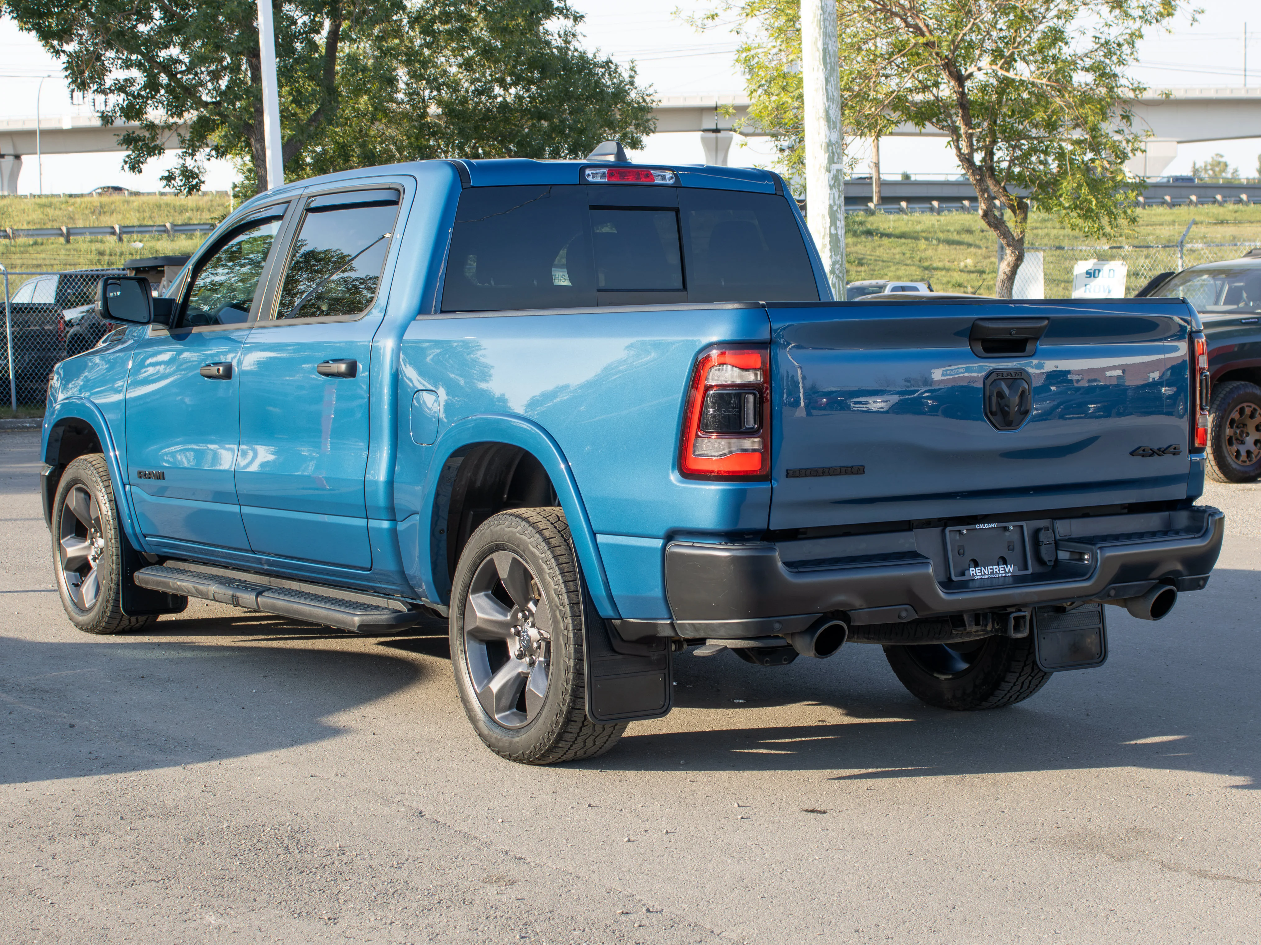 Used 2024 Blue RAM Big Horn* | 5.7L HEMI V8 | Heated Seats & Steering Wheel | 12 inches NAV Touchscreen image 15